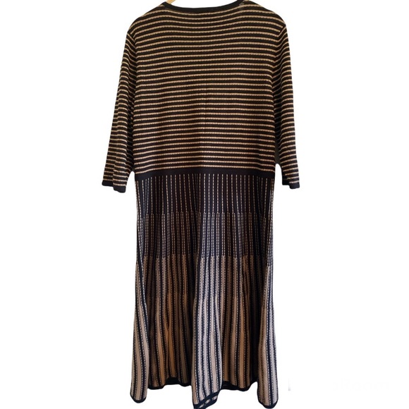 Just Taylor Sweater Dress - Picture 2 of 6